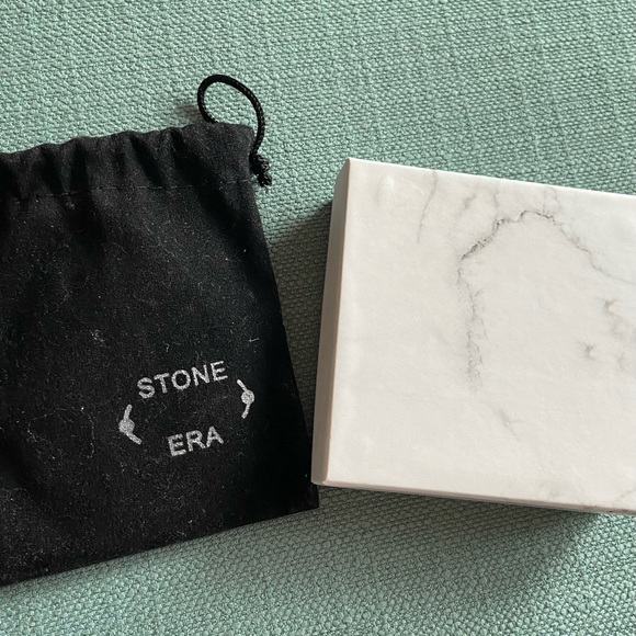 Stone Era NWOT white turquoise with leaf detail bracelet - Picture 4 of 6